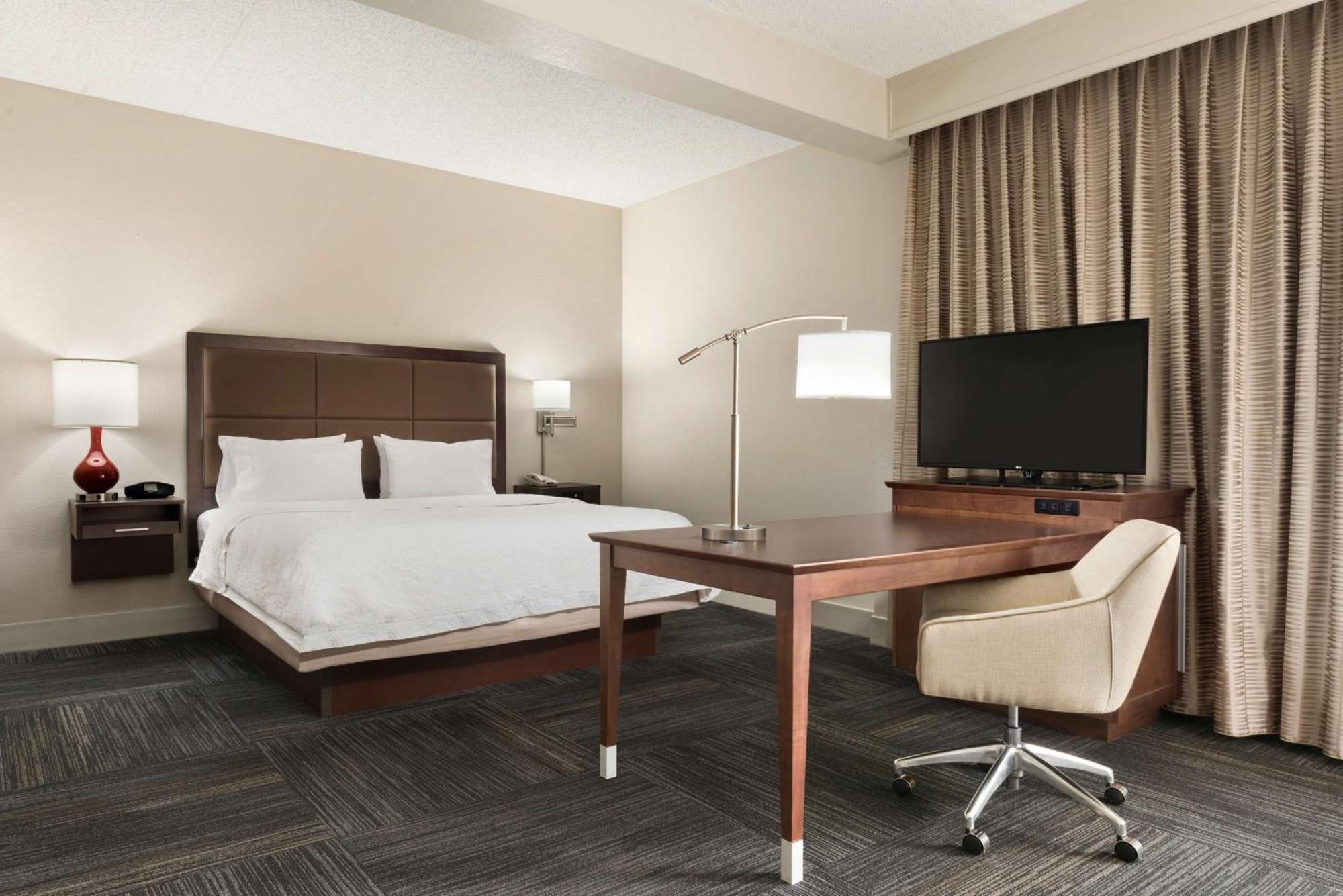 Hampton Inn Lawrence Exterior photo