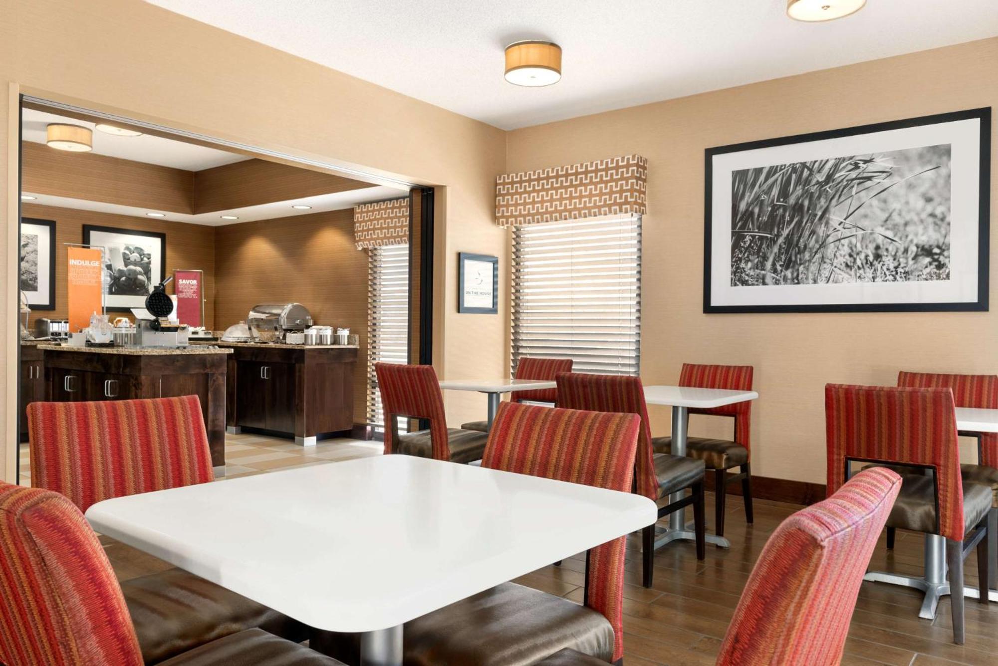 Hampton Inn Lawrence Exterior photo