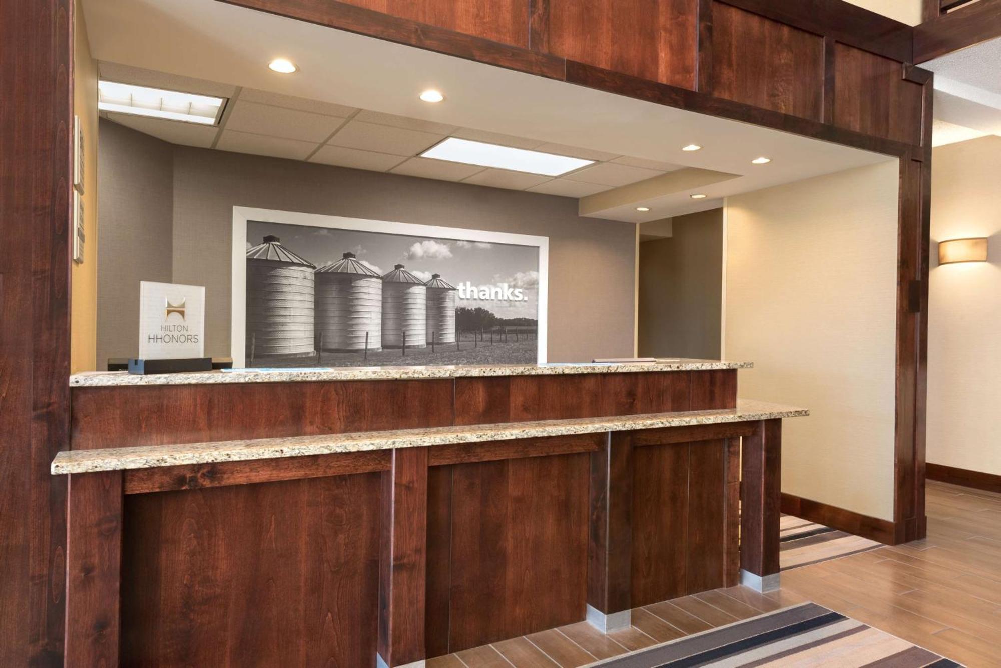Hampton Inn Lawrence Exterior photo