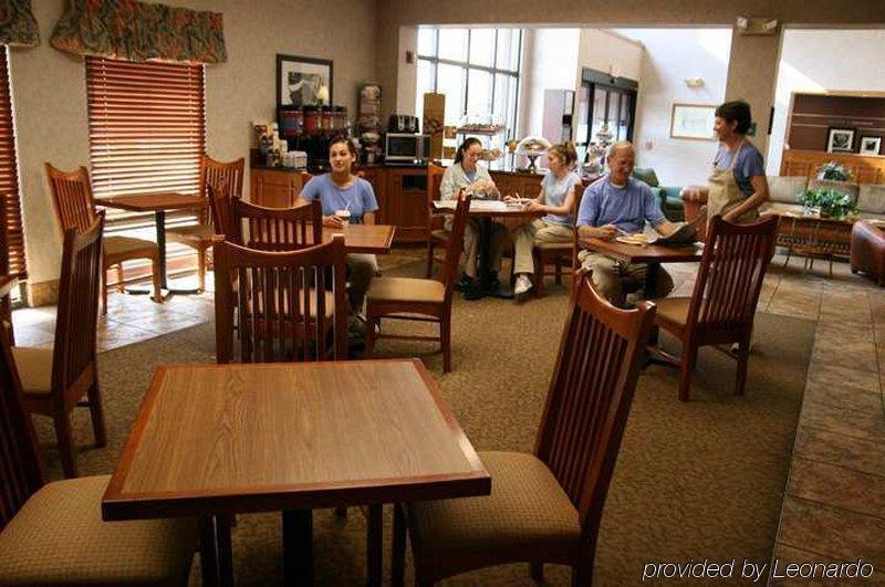 Hampton Inn Lawrence Restaurant photo