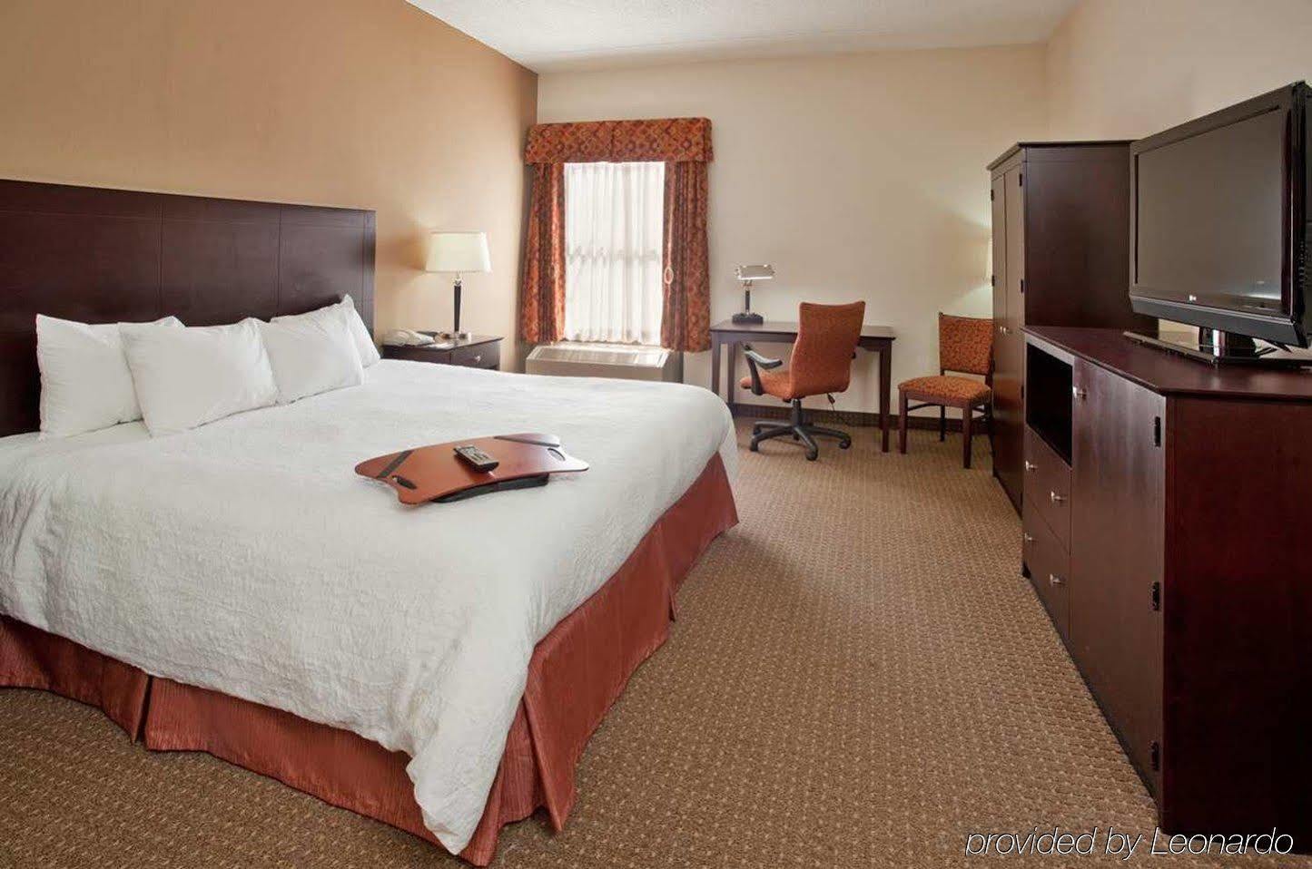 Hampton Inn Lawrence Exterior photo