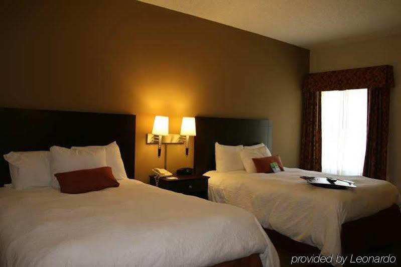 Hampton Inn Lawrence Exterior photo
