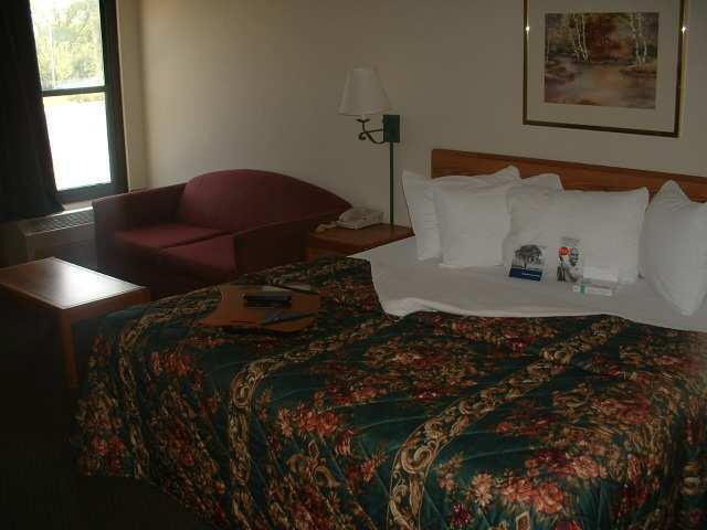 Hampton Inn Lawrence Room photo